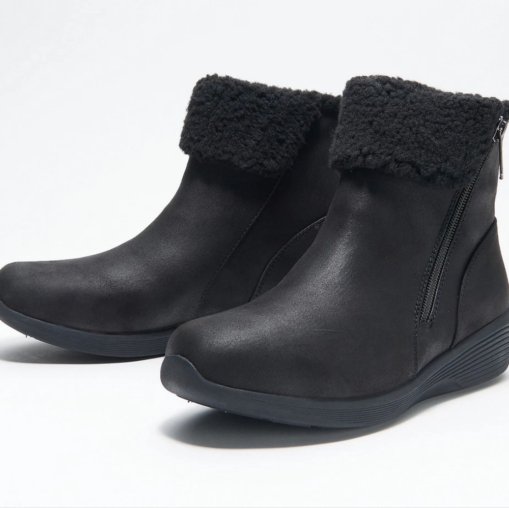 Women's 'Air Cooled' Memory Foam Sketchers Black Ankle Boots. These are BNWT.